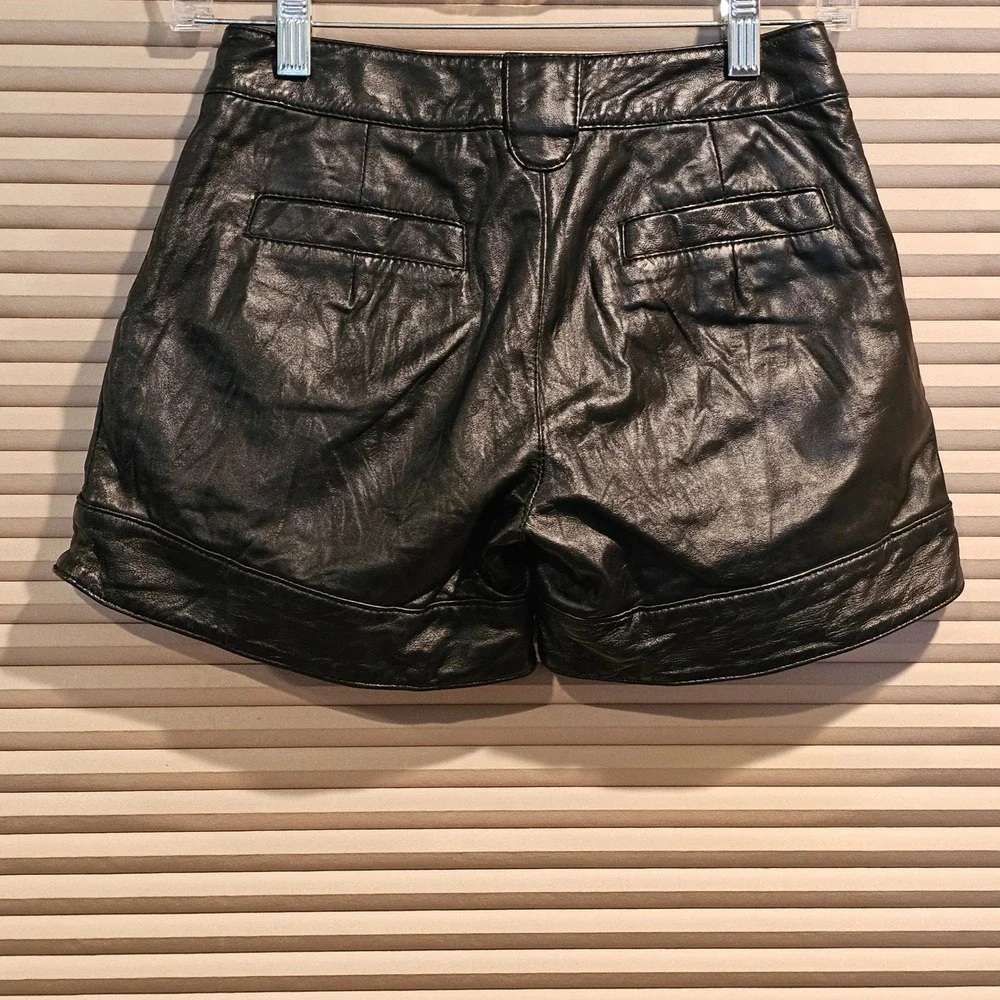 Mike & Chris Black Lambskin Leather Pleated Shorts Cuffed Size 0 Style 8787